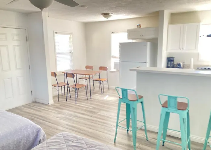 Little Betty\'S Hideaway